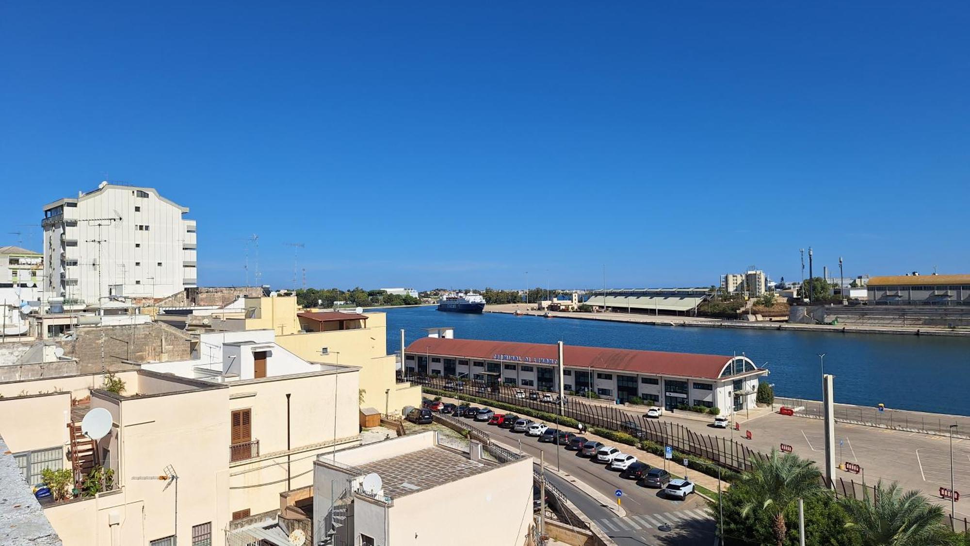 Attico Liberty Guest House Brindisi Luaran gambar